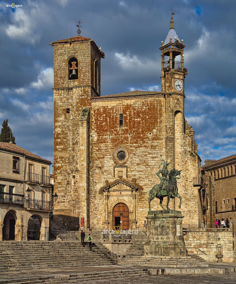 La Plaza Mayor de la ciudad medieval y renacentista de Trujillo (Cáceres, #Extremadura) es una de las más impresionantes de España, entre sus edificios destaca la iglesia de San Martín, levantada entre los S. XIV y XVI
#FelizViernes #BuenosDias