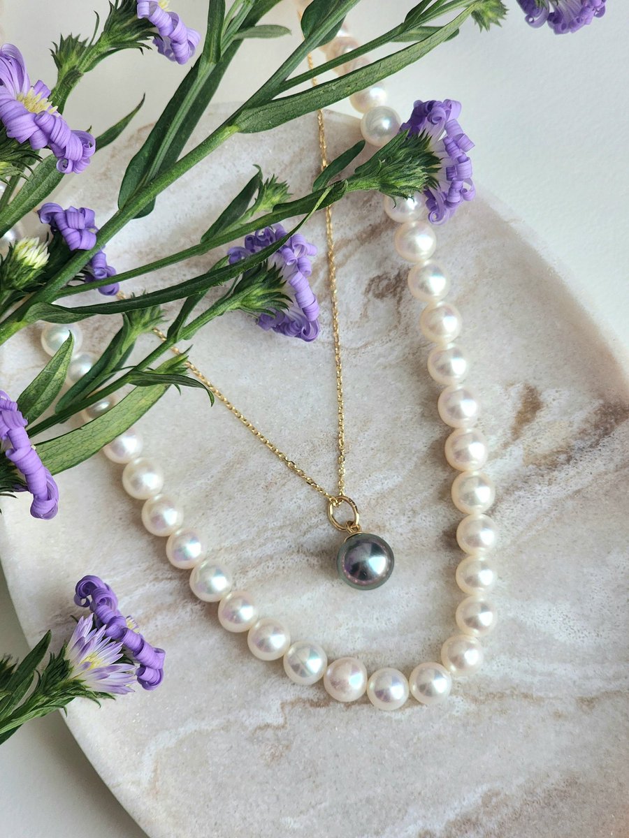 시크한 매력의 블랙아코야 펜던트 입고되었어요🖤
바로가기 ⬇️
: naver.me/GLz7vmSz