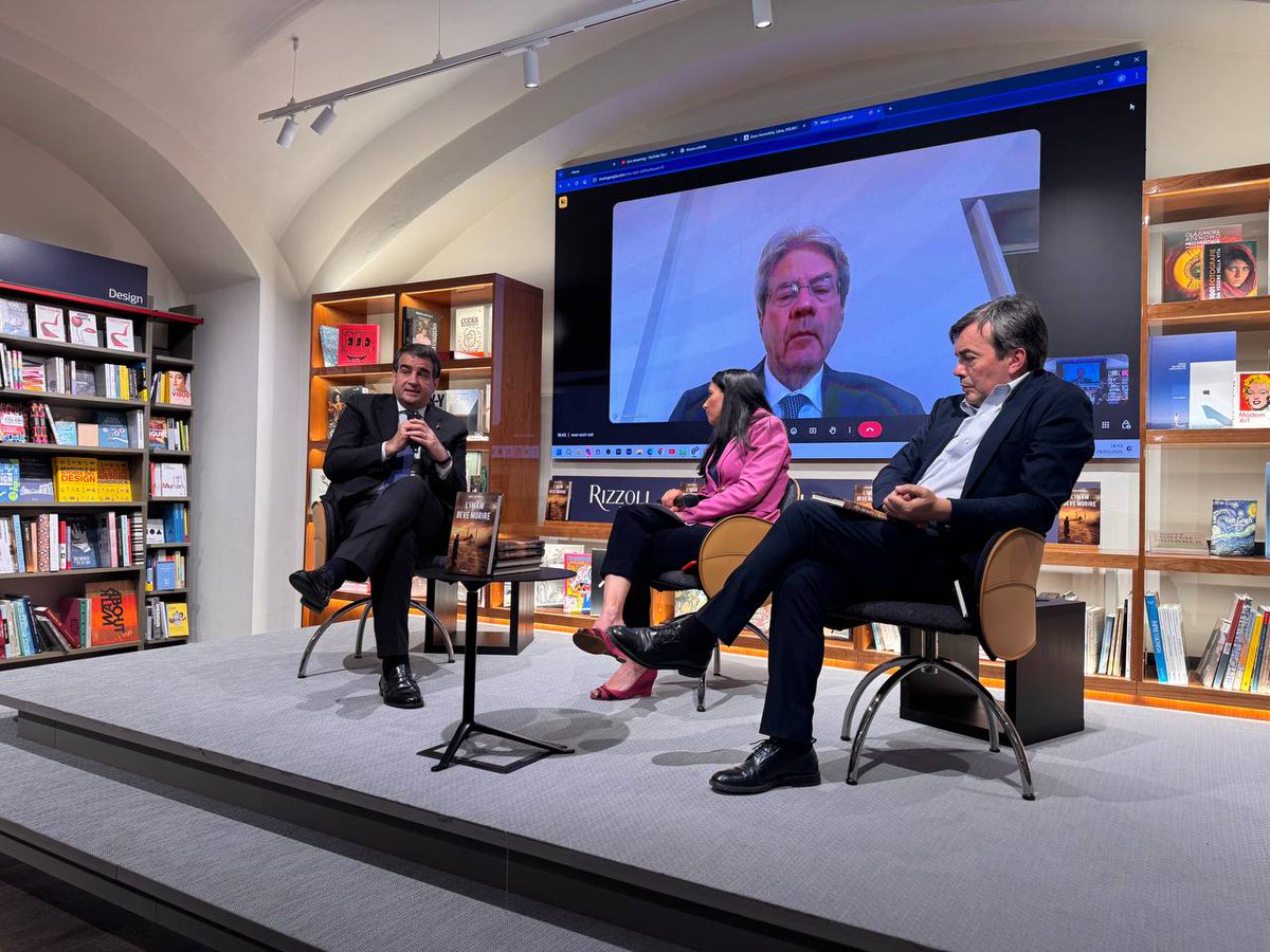 Raffaele Fitto (@raffaelefitto) on Twitter photo 🇪🇺🇮🇹Ieri sera, a Milano, insieme a <a href="/PaoloGentiloni/">Paolo Gentiloni</a>, ho avuto il piacere di presentare il libro "L’Imam deve morire" di <a href="/amendolaenzo/">Enzo Amendola 🇮🇹🇪🇺</a>
Un’opera intensa che ci ha offerto lo spunto per riflettere sulla complessa situazione geopolitica che stiamo attraversando e sul ruolo dell’Europa 🇪🇺🇮🇹Ieri sera, a Milano, insieme a <a href="/PaoloGentiloni/">Paolo Gentiloni</a>, ho avuto il piacere di presentare il libro "L’Imam deve morire" di <a href="/amendolaenzo/">Enzo Amendola 🇮🇹🇪🇺</a>
Un’opera intensa che ci ha offerto lo spunto per riflettere sulla complessa situazione geopolitica che stiamo attraversando e sul ruolo dell’Europa