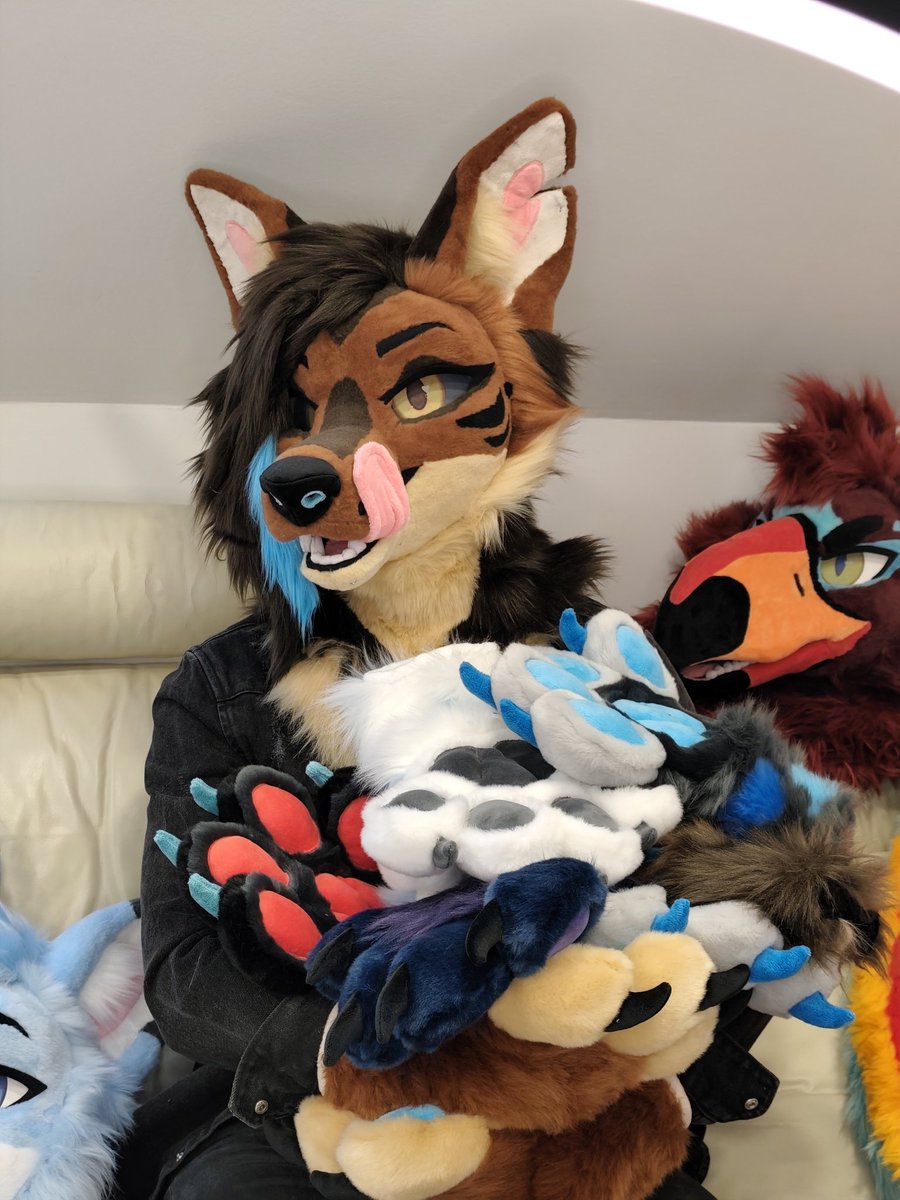 TARU Apparel 🔜 Furizon tweet media