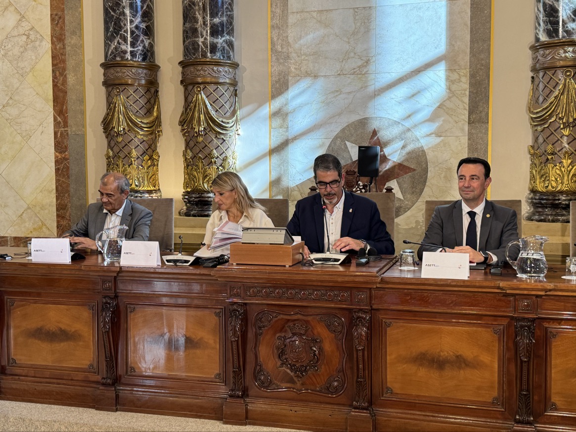 CEPES2's tweet photo. Miembros del Consejo Asesor Internacional #ASETT celebran en @Ayto_SS una reunión presidida por @Yolanda_Diaz_, VP 2ª y ministra @empleogob
ASETT lanza una llamada al mundo que defiende la #EconomíaSocial como motor de transformación ante los grandes retos sociales y ambientales https://t.co/NAz8JKxcfw