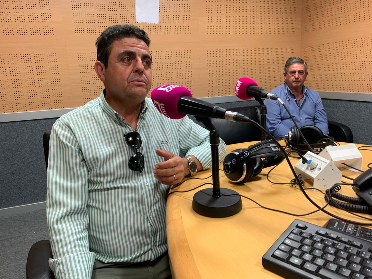 Gabinete Multimedia (@gabinmultimedia) on Twitter photo 📻Este sábado de 9 a 10 horas, tenéis que escuchar 'A Pie de Campo' , dirigido por <a href="/jorjaramil/">Jorge Jaramillo</a> , donde hablarán de la ampliación de 𝗢𝗹𝗲𝗼 𝗩𝗶𝗱𝗮𝗯𝗼𝗹
🎙️Directivos de Vidabol, con su presidente al frente, y de <a href="/ELPROGRESO_Coop/">Bodegas_EL_PROGRESO</a> visitaron ayer los estudios de
@cmm_es ...👇 📻Este sábado de 9 a 10 horas, tenéis que escuchar 'A Pie de Campo' , dirigido por <a href="/jorjaramil/">Jorge Jaramillo</a> , donde hablarán de la ampliación de 𝗢𝗹𝗲𝗼 𝗩𝗶𝗱𝗮𝗯𝗼𝗹
🎙️Directivos de Vidabol, con su presidente al frente, y de <a href="/ELPROGRESO_Coop/">Bodegas_EL_PROGRESO</a> visitaron ayer los estudios de
@cmm_es ...👇