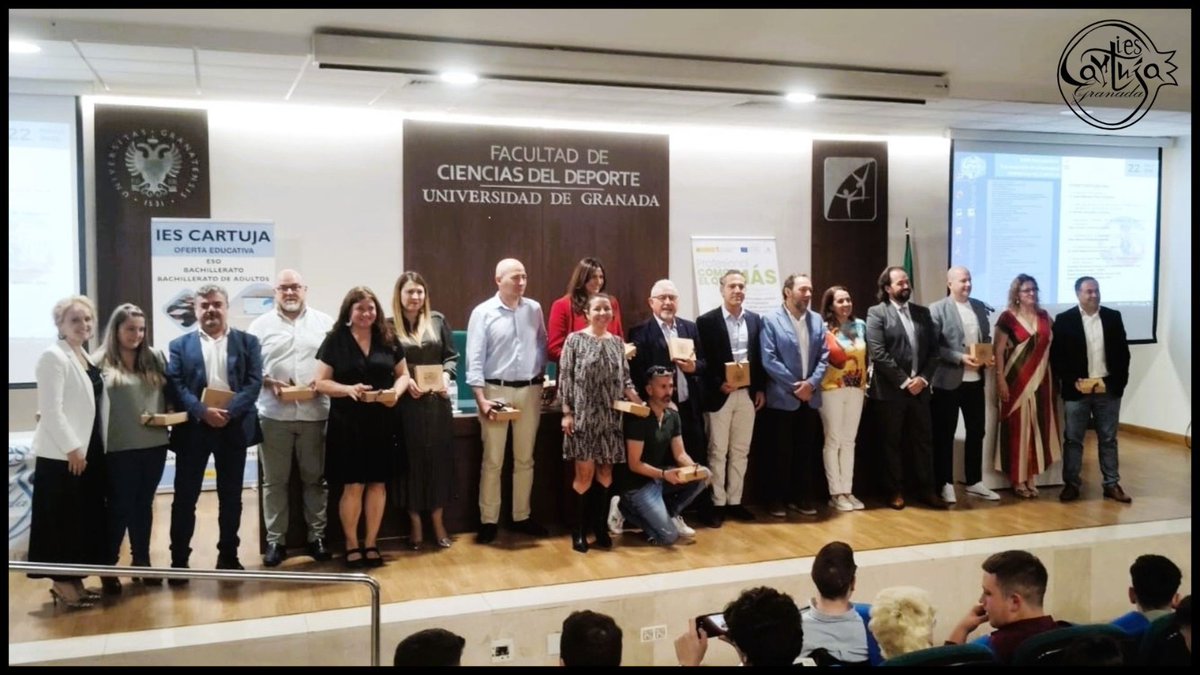 Hace unos días tuvo lugar el acto de graduación del alumnado de  Formación Profesional. Algunas de nuestras empresas colaboradoras  pudieron acompañarnos al evento. Queremos agradecer a todas su  implicación con nuestro alumnado porque “Juntos Formamos Profesionales”.
#fpdual
