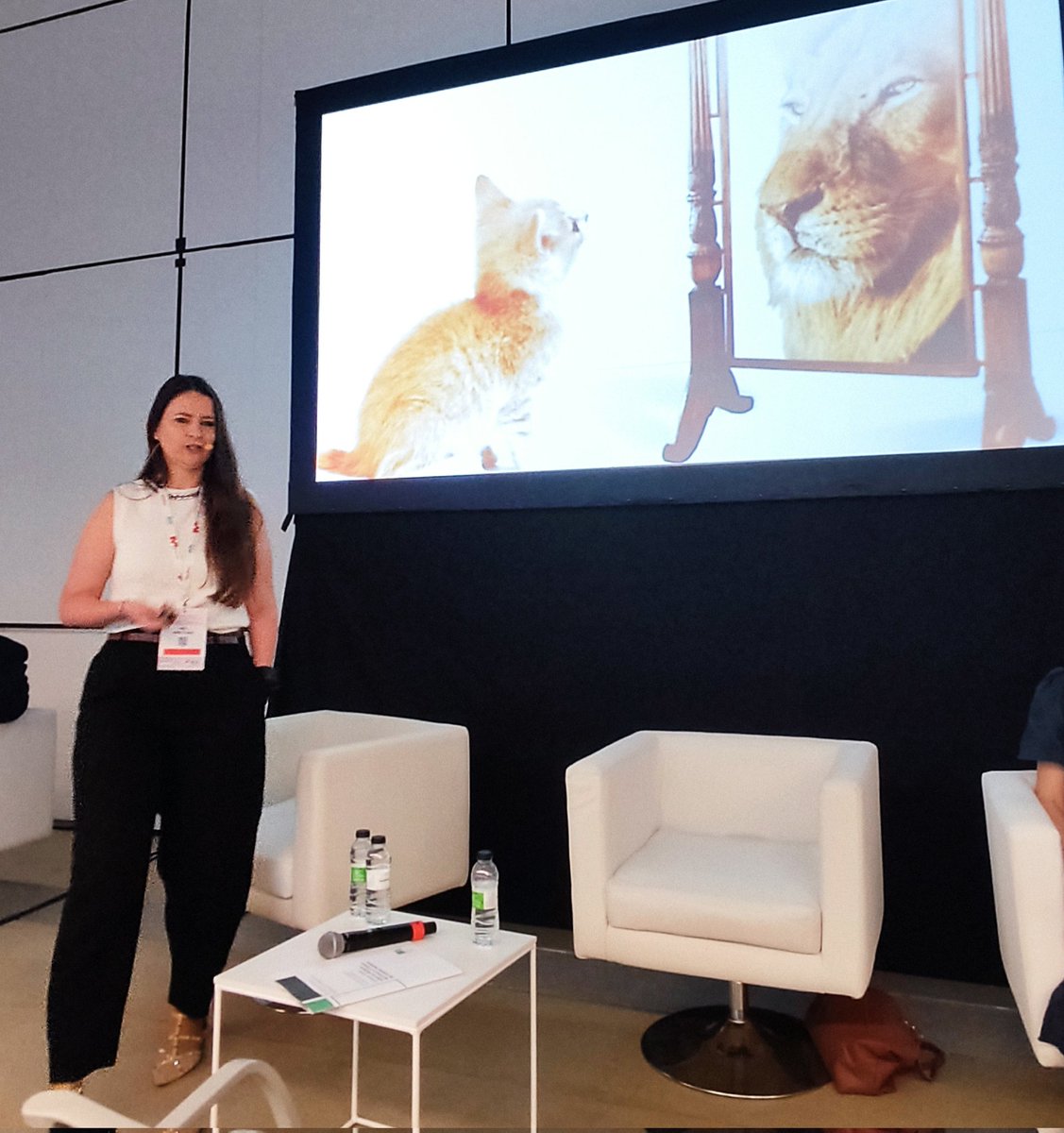 ELIGES_Aragon's tweet image. Hoy nuestra compañera @MSzMarta presenta en el #24CNH la evolución de su proyecto del tutor de urgencias. Un proyecto impresionante y una gran presentación 👏👏👏
