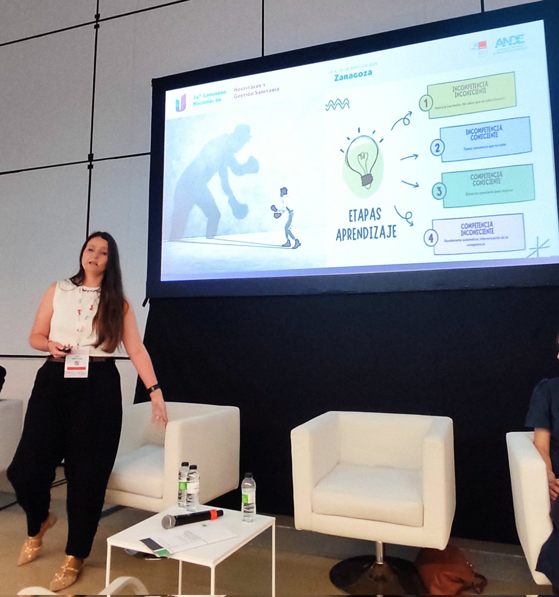 ELIGES_Aragon's tweet image. Hoy nuestra compañera @MSzMarta presenta en el #24CNH la evolución de su proyecto del tutor de urgencias. Un proyecto impresionante y una gran presentación 👏👏👏