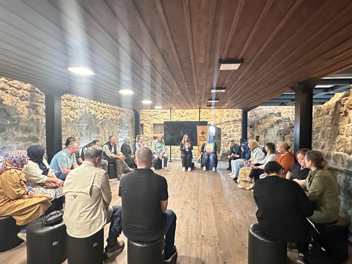 Trabzon İl Milli Eğitim Müdürlüğü Öğretmen Akademileri  Kapsamında Şehir ve Kültür Akademisi bünyesinde Prof.Dr. Hülya KASAPOĞLU TANKUTAY tarafından ”Çemberimde Trabzon Var“konulu eğitimi gerçekleştirildi .