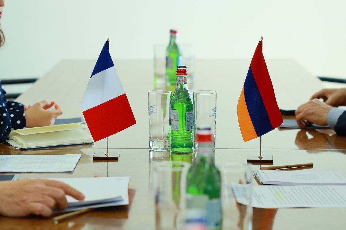 🇦🇲🇫🇷Ahead of the 5th Armenia-France Decentralized Cooperation Conference in Goris, Minister #DavitKhudatyan met with French Senator @Gilbert_LucDevinaz. 
The conference will bring together Armenian and French regional leaders to boost local partnerships. #Goris2025 #FranceArmenia