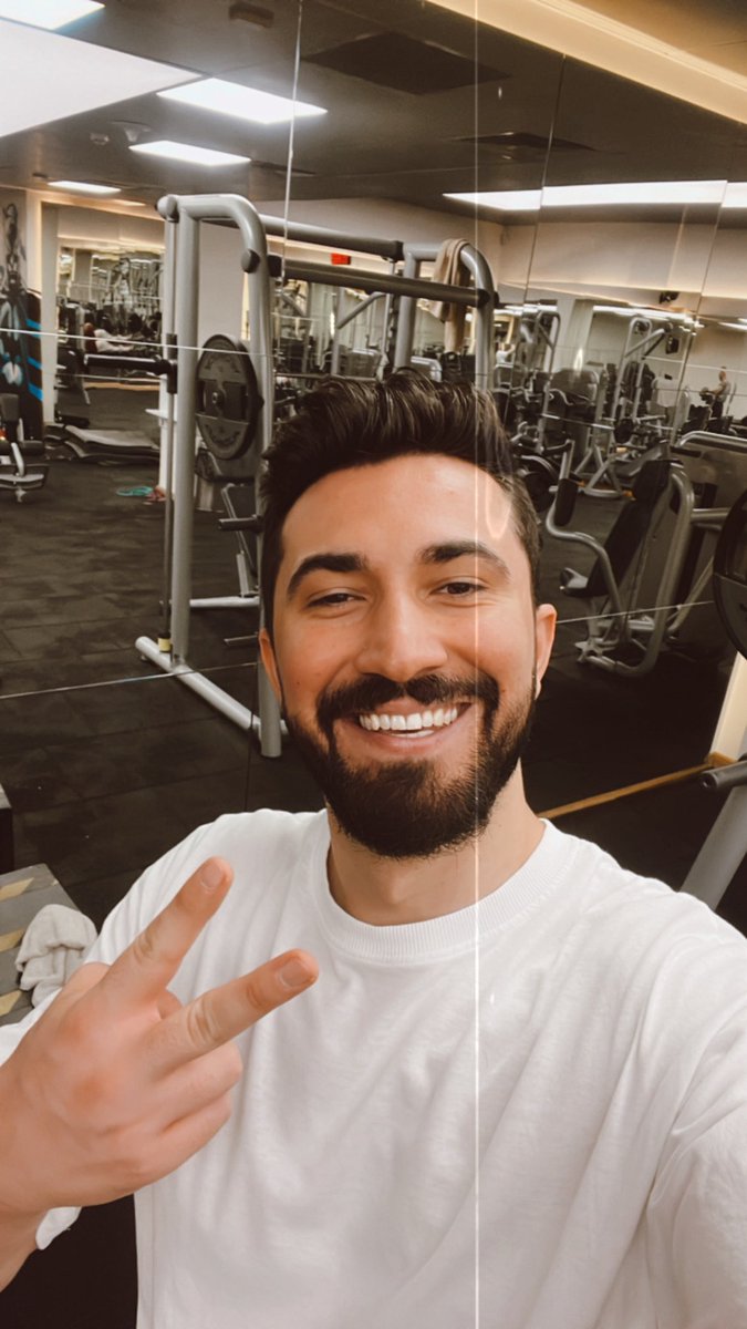 Taklaya gelsede düşlerimiz , yüzümüzden eksik olmaz o kıyak gülüşlerimiz hayırlı cumalar 🌹