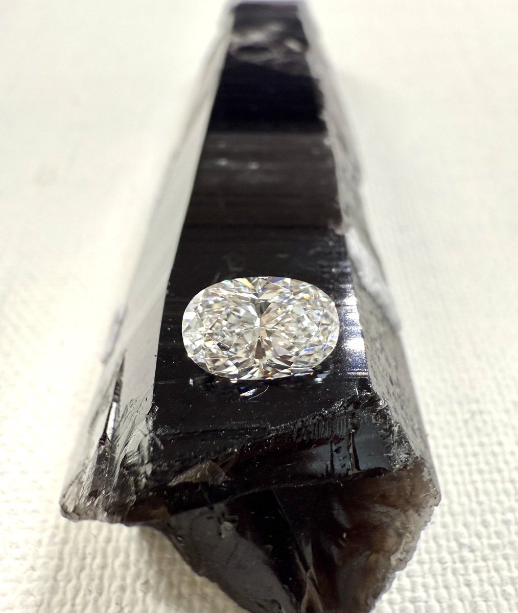 GemaxStone's tweet photo. Oval Shape 💎
F color SI2 CGL
1ct 💍
キズの入り方が非常によく、見えにくい🫥 VSのようなSI2 ✨
💎
💎
💎
#ダイヤモンド
#インクルダイヤモンド
#fancywhite
#fancywhitediamond
#GemaX https://t.co/LNnrWq2YBQ