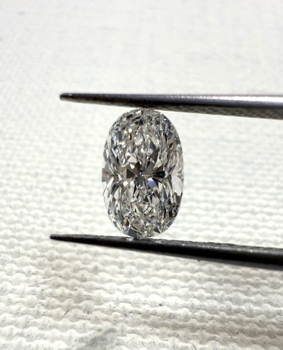 GemaxStone's tweet photo. Oval Shape 💎
F color SI2 CGL
1ct 💍
キズの入り方が非常によく、見えにくい🫥 VSのようなSI2 ✨
💎
💎
💎
#ダイヤモンド
#インクルダイヤモンド
#fancywhite
#fancywhitediamond
#GemaX https://t.co/LNnrWq2YBQ