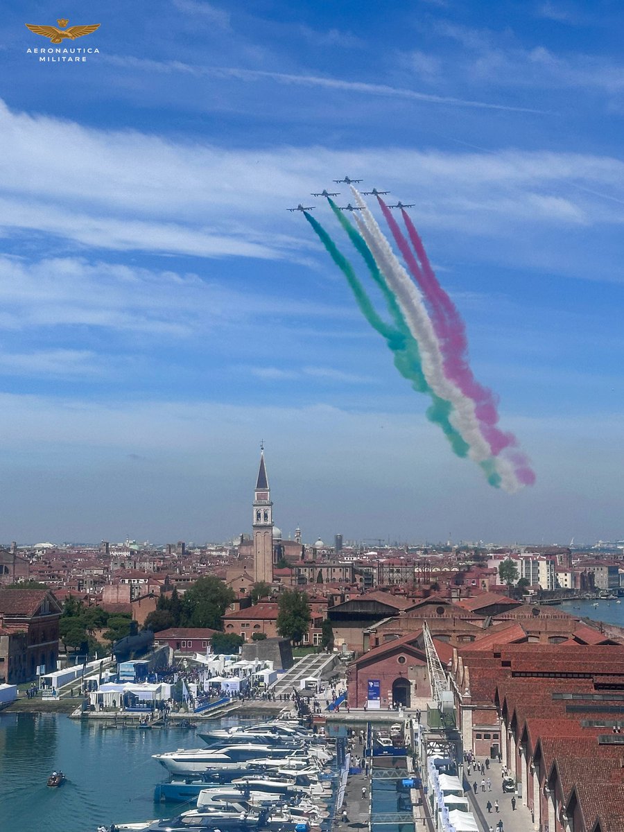 Aeronautica Militare (@italianairforce) on Twitter photo Ieri il cielo di Venezia è stato dipinto dalle <a href="/FrecceTricolori/">Frecce Tricolori</a> con i colori della bandiera italiana 🇮🇹 rendendo l'apertura della sesta edizione del Salone Nautico ancora più speciale.
#AeronauticaMilitare #latuasquadrachevola Ieri il cielo di Venezia è stato dipinto dalle <a href="/FrecceTricolori/">Frecce Tricolori</a> con i colori della bandiera italiana 🇮🇹 rendendo l'apertura della sesta edizione del Salone Nautico ancora più speciale.
#AeronauticaMilitare #latuasquadrachevola