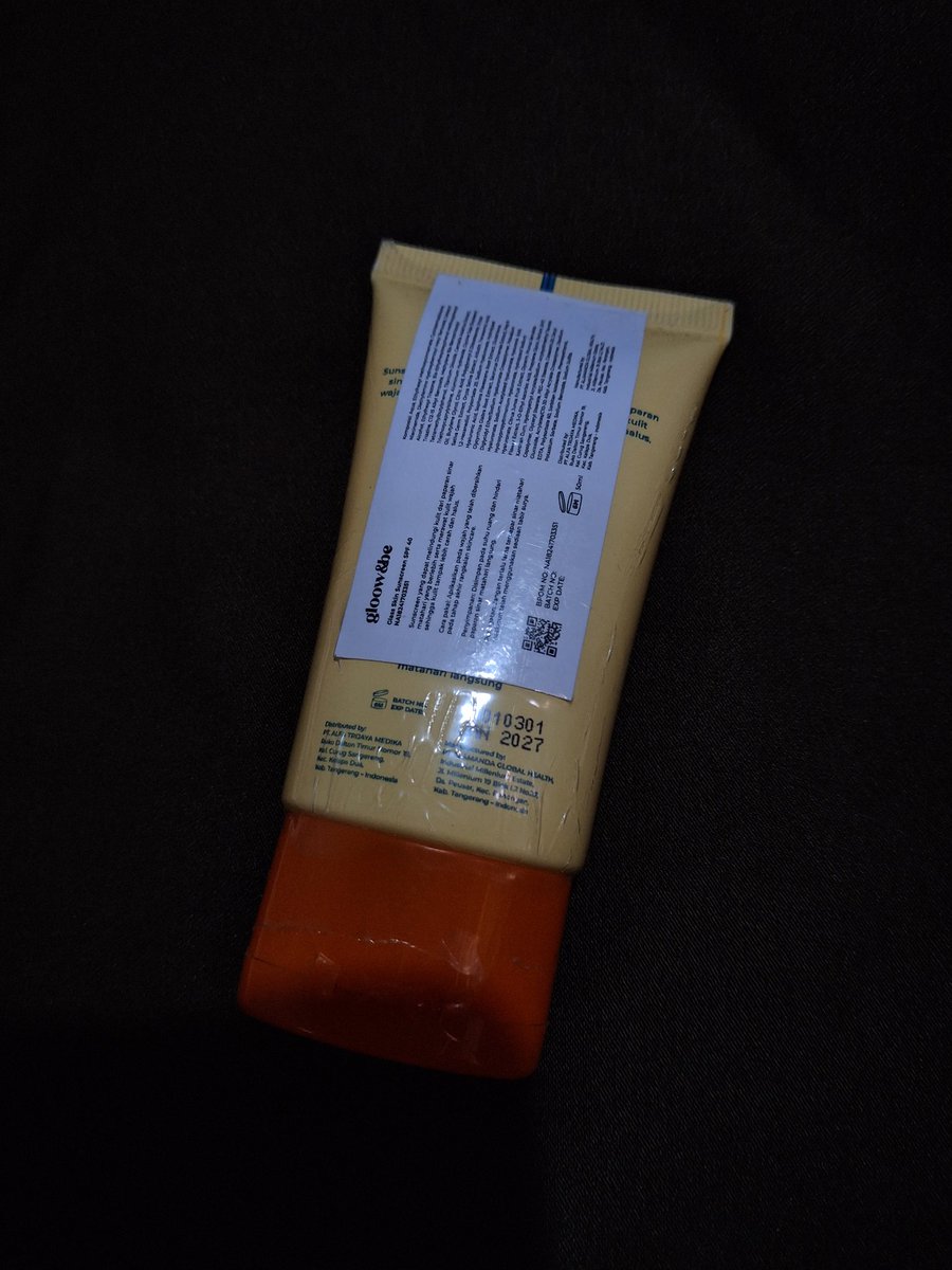 vyrubyc's tweet photo. WTS PRELOVED SKINCARE. 
gloow&amp;be glowbii glass skin sunscreen spf 40pa+++ (50ml) 
Baru 1x pakai aja.
Masih banyak banget. Ori ya.
30k https://t.co/GWGF50f8aw