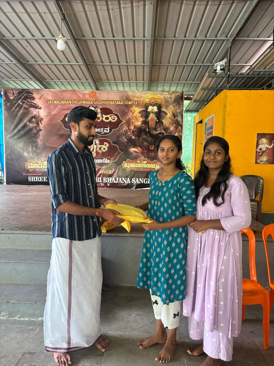 KeralaABVP's tweet image. എബിവിപിയും സ്റ്റുഡന്റസ് ഫോർ സേവയും (SFS) സംയുക്തമായി സംഘടിപ്പിക്കുന്ന 'അക്ഷരവണ്ടി'യുടെകാസറഗോഡ് ജില്ലാതല ഉദ്ഘാടനം നടന്നു, സാധാരണക്കാരായ വിദ്യാർത്ഥികൾക്ക് പ്രയോജനകരമാവും വിധത്തിൽ കേരളത്തിലെ വിവിധ ജില്ലകളിൽ അക്ഷരവണ്ടിയുടെ പ്രവർത്തനം നടന്നിരുന്നു
#StudentsForSeva  #ABVPKerala