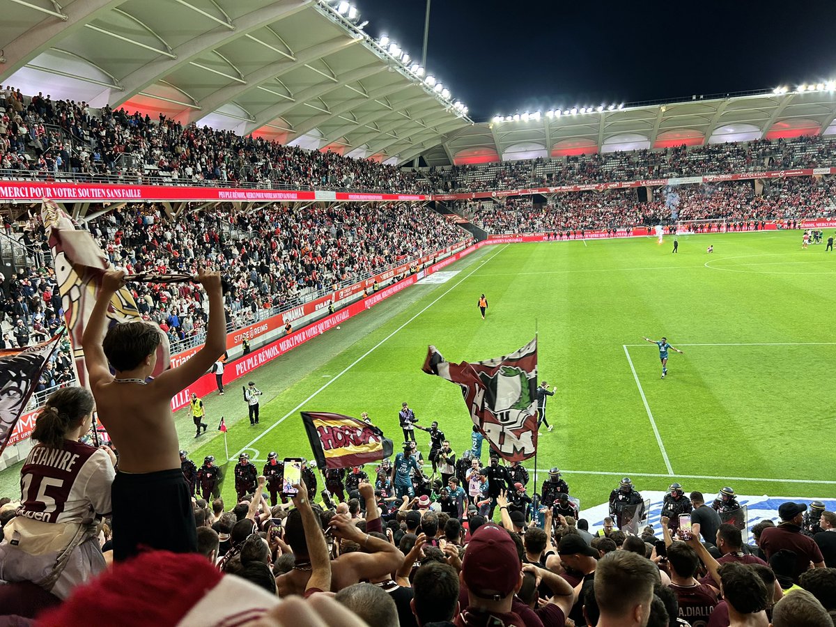 Quelle belle soirée on a vécu ! 
Metz public de malade mental ça change pas, que ce soit en parcage ou place de la rep, on peut être fier de nous ! 🇱🇻👏🏻