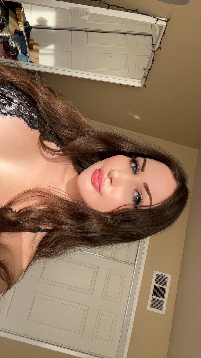 bellablu_x's tweet photo. Face vs body https://t.co/u4H5RUnq0x