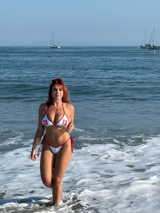 2 pic. Gata mermaid https://t.co/KtYAt2DfmB