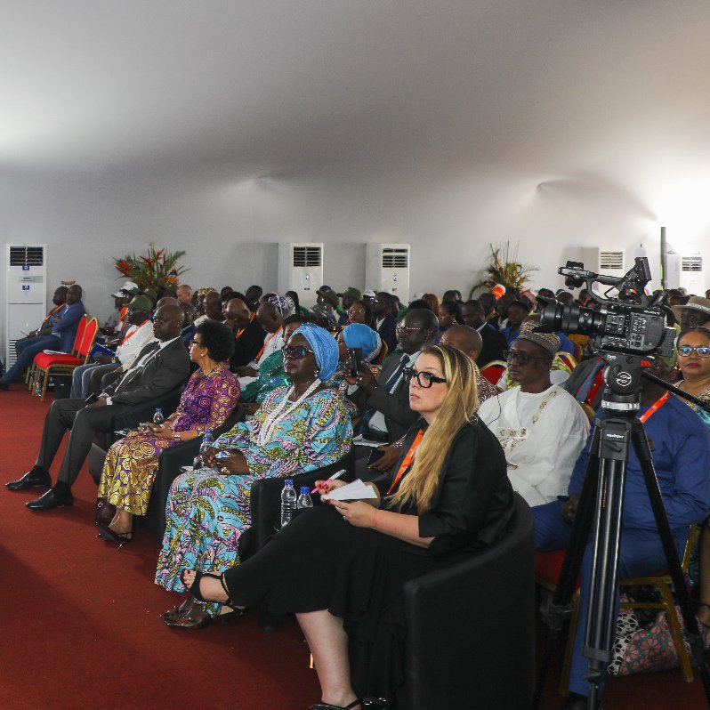 WFP_Cotedivoire's tweet image. Ce 28 mai, le PAM a pris part à la célébration des 50 ans de la CEDEAO au #SARA2025. Partenaire de longue date, le PAM a été reconnu comme un acteur clé pour son appui aux initiatives régionales en faveur de la sécurité alimentaire en Afrique de l’Ouest. 🤝🌍
