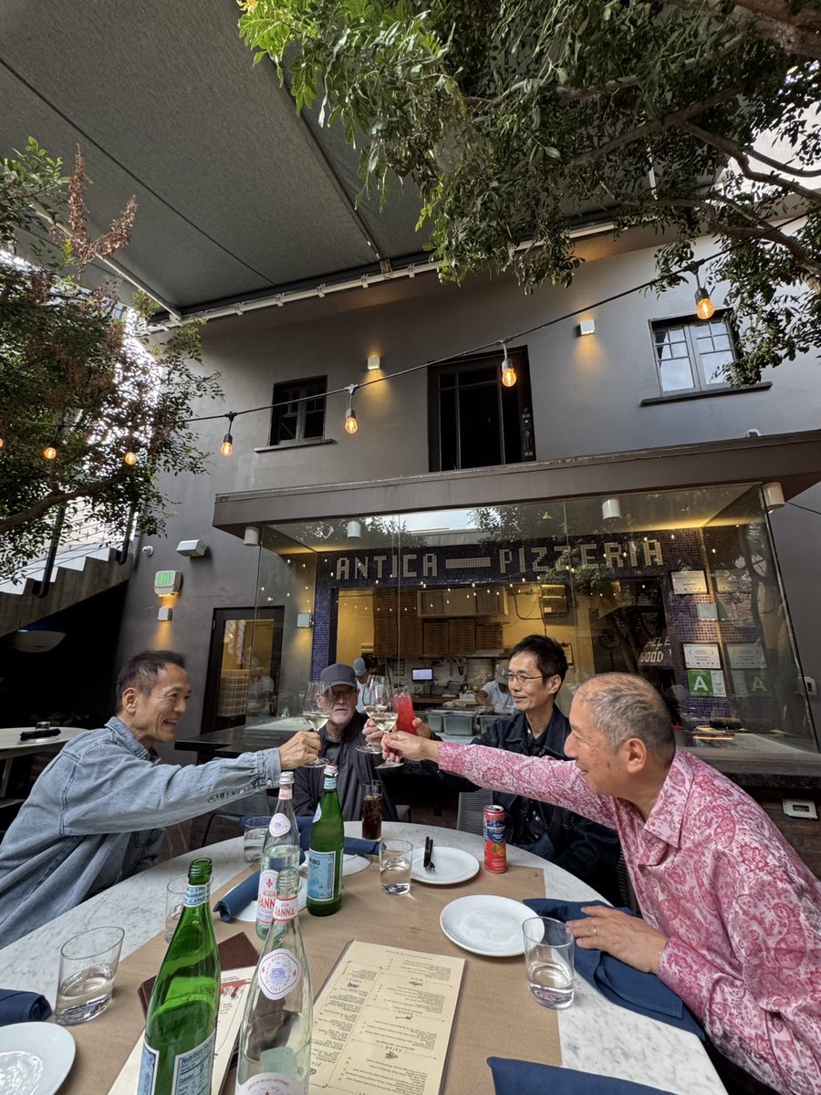 かつしかトリオ in LA🇺🇸エンジニアのDon Murray氏とも盛り上がり、レコーディングの準備万端です！！🍕

かつしかトリオファンコミュニティ「FUNFUN SESSION」のグループチャットでは、スタッフはもちろん、メンバー本人たちもリアルタイムに写真やコメントをアップしています！ぜひご参加ください☺️