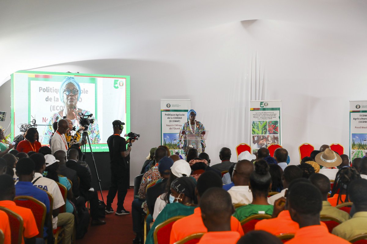 WFP_Cotedivoire's tweet image. Ce 28 mai, le PAM a pris part à la célébration des 50 ans de la CEDEAO au #SARA2025. Partenaire de longue date, le PAM a été reconnu comme un acteur clé pour son appui aux initiatives régionales en faveur de la sécurité alimentaire en Afrique de l’Ouest. 🤝🌍