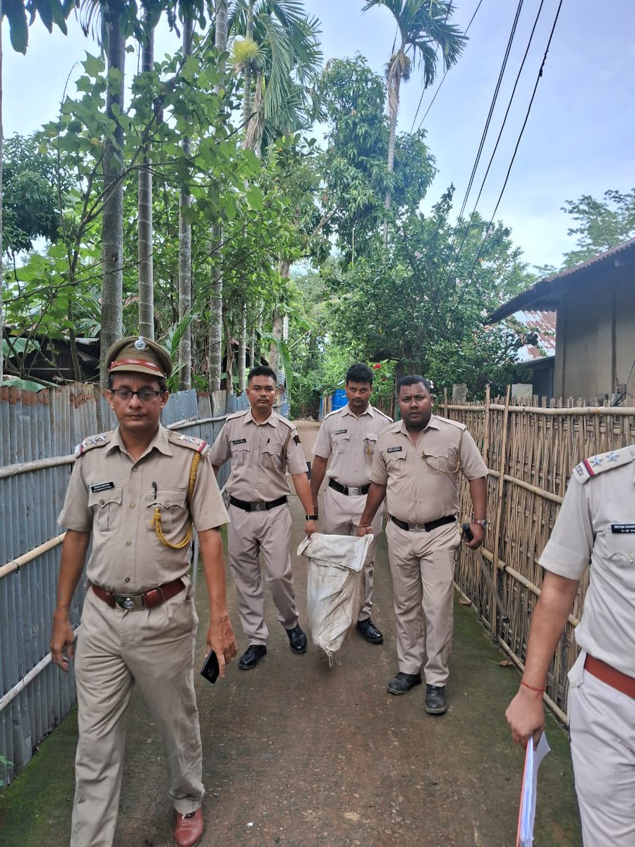 southtripuraDM's tweet image. 🚨 Excise raid conducted on 27.05.2025 at multiple locations across Sabroom Sub-Division under South Tripura to curb illegal liquor activities.
✔️ Strict action taken as per Excise Act.
📸 Glimpses from the field below.
#SouthTripura #ExciseRaid #LawEnforcement
