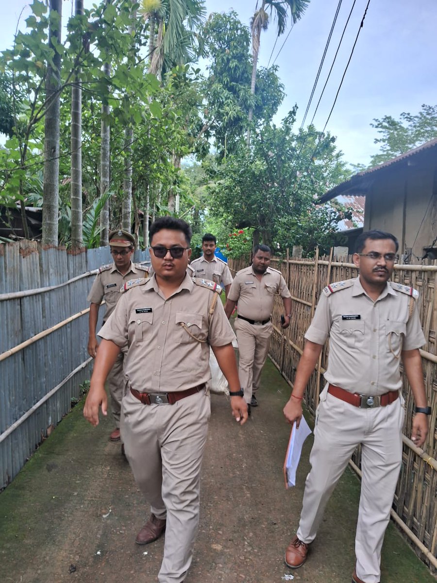 southtripuraDM's tweet image. 🚨 Excise raid conducted on 27.05.2025 at multiple locations across Sabroom Sub-Division under South Tripura to curb illegal liquor activities.
✔️ Strict action taken as per Excise Act.
📸 Glimpses from the field below.
#SouthTripura #ExciseRaid #LawEnforcement