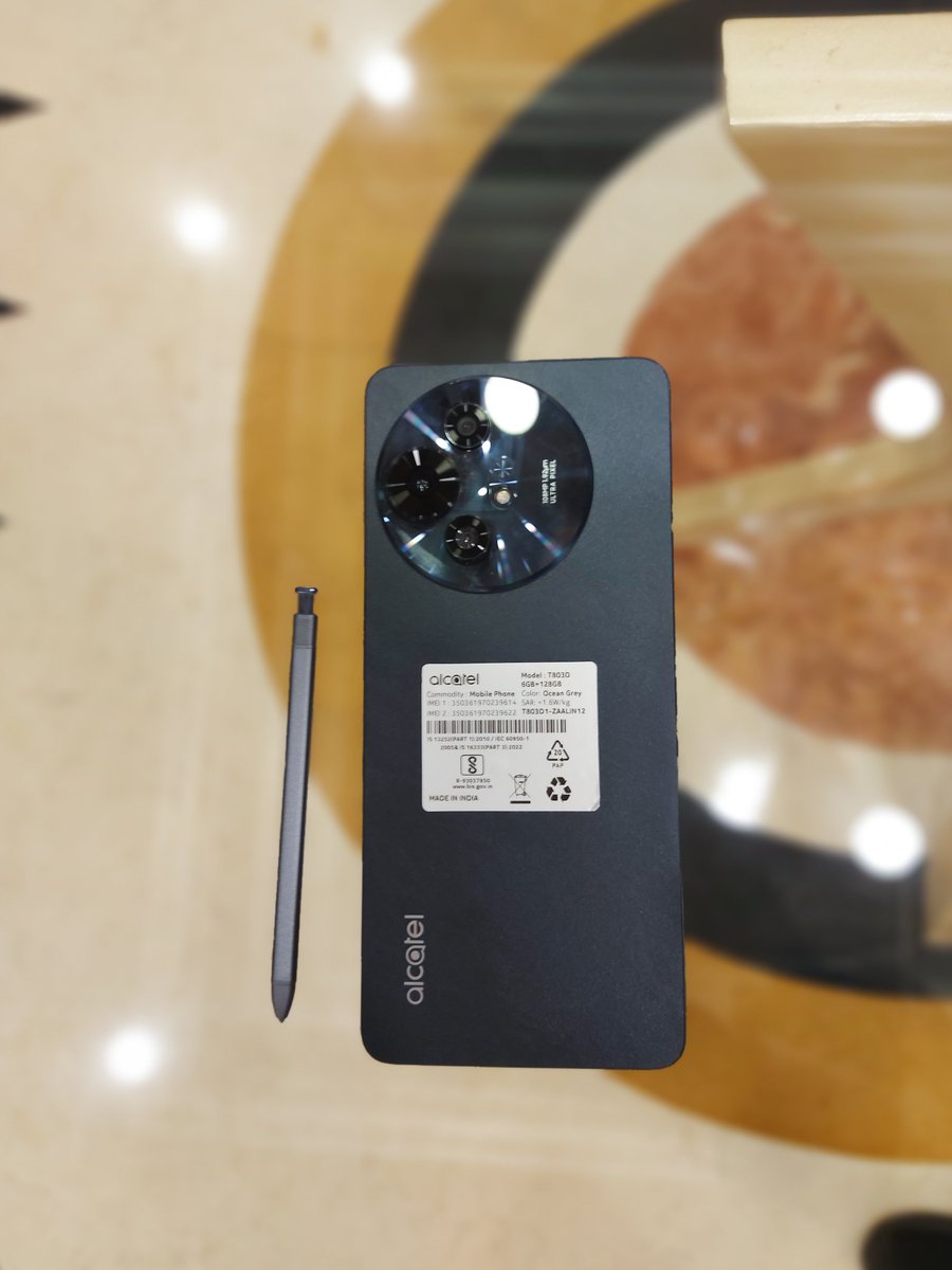 sidmalakar200's tweet image. The All New AlCATEL V3 ULTRA 
 
If you are a creative person who love to draw and sketch, read e-books for long time, this is for you. 
#Alcatel #AlcatelMobile #AlcatelInIndia #AlcatelV3Series #NXTPAPER #Flipkart 
@IndiaAlcatel 
@SANJEEVRATHI76