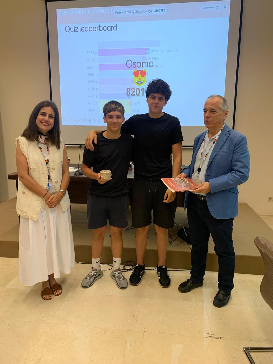 Visita del alumnado de Economía de 4ºESO a la Sucursal del Banco de España en Badajoz.
Objetivo: conocer las funciones del BDE.
Realizamos un Taller para aprender a detectar billetes falsificados y participamos en un divertido examen con premio sorpresa para 4 de nuestros alumnos