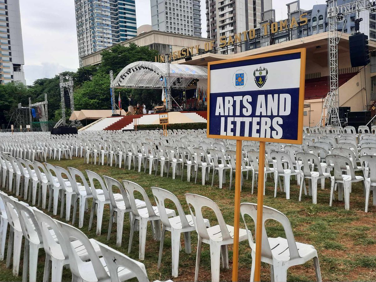 MaKathaUST's tweet photo. HAPPENING NOW: The march towards the Grand Stand and Field will commence soon! ☀️🔥

Creative Writing Seniors and other Faculty of Arts and Letters Seniors are lining up outside their respective holding areas for mobilization. https://t.co/xhJ5bt6x0p