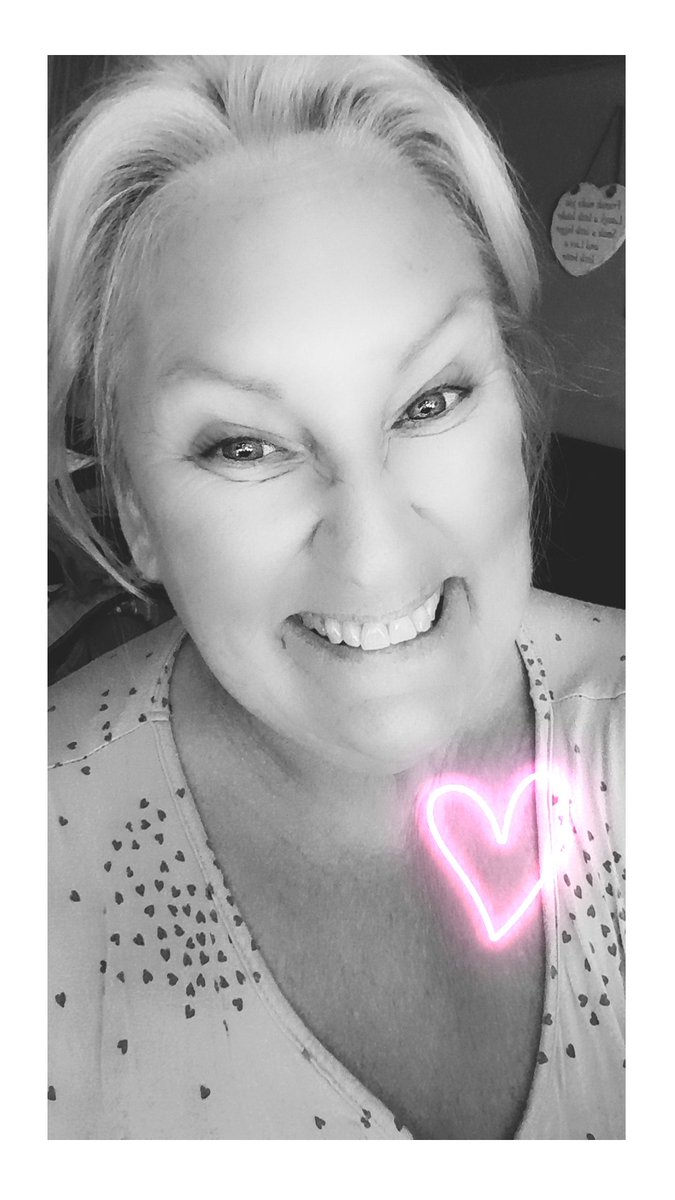 Morning gorgeous people. Happy Friday. Slight mishap and broken 2 ribs, but I'm still smiling. If you are kind and patient. Do the right things and be happy, then all your dreams can come true. Life isn't perfect, but you are. Hugs and loves ❤️ 💋