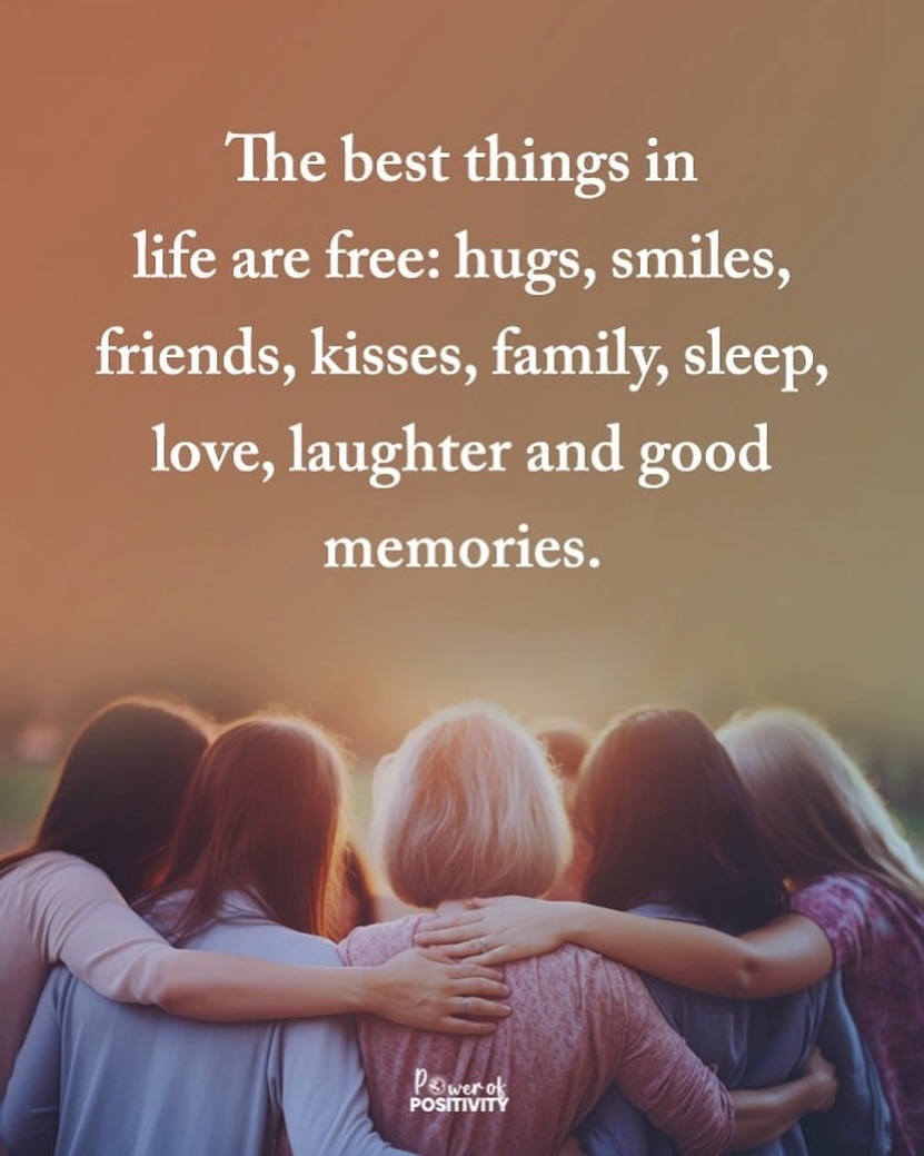 The best things in life are free: hugs, smiles, friends, kisses, family, sleep, love, laughter and good memories. 🤗💖