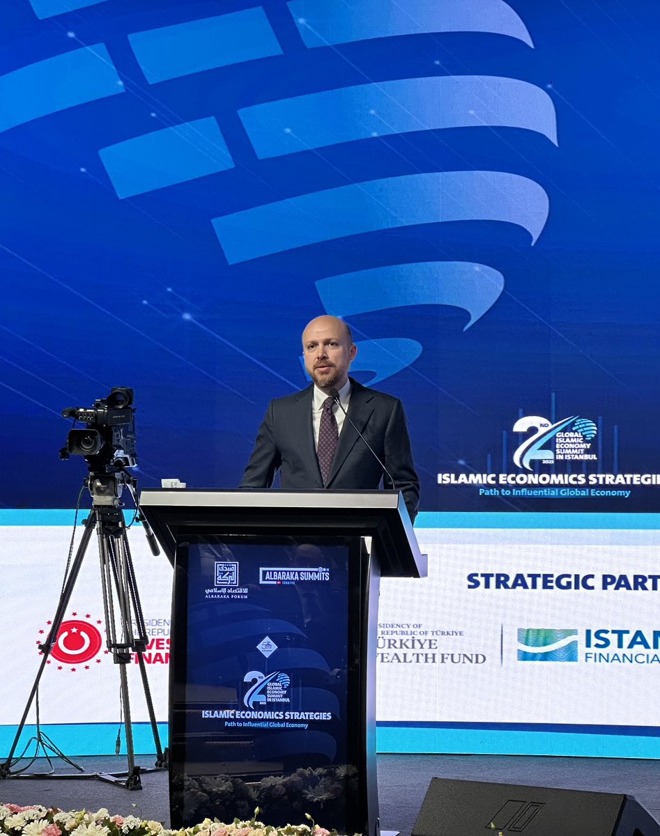 Albaraka Forum 2. İstanbul Dünya İslam Ekonomi Zirvesi Merkez Bankası Fatih Karahan ve İlim Yayma Vakfı Mütevelli Heyeti Başkanı Necmeddin Bilal Erdoğan’ın konuşmalarıyla başladı. Forumda “İslam Ekonomisi İçin Stratejiler:Etkin Küresel Ekonomiye Giden Yol” konusu masaya