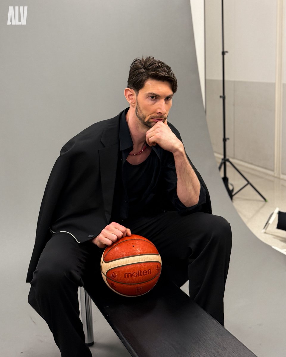 ALVARK_TOKYO's tweet image. 総合ライフスタイル誌Safari全面プロデュース😎ライアンのスタイリングいかがでしょうか❓
#Bリーグアワード #いまここ