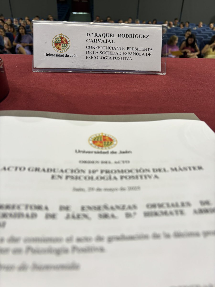 Un auténtico placer y un lujo poder compartir con estudiantes, familiares, amigos y ese gran elenco de profesores que forman parte de la Décima Promoción del Máster Oficial de Psicología Positiva de la Universidad de Jaen. ¡ENHORABUENA!
