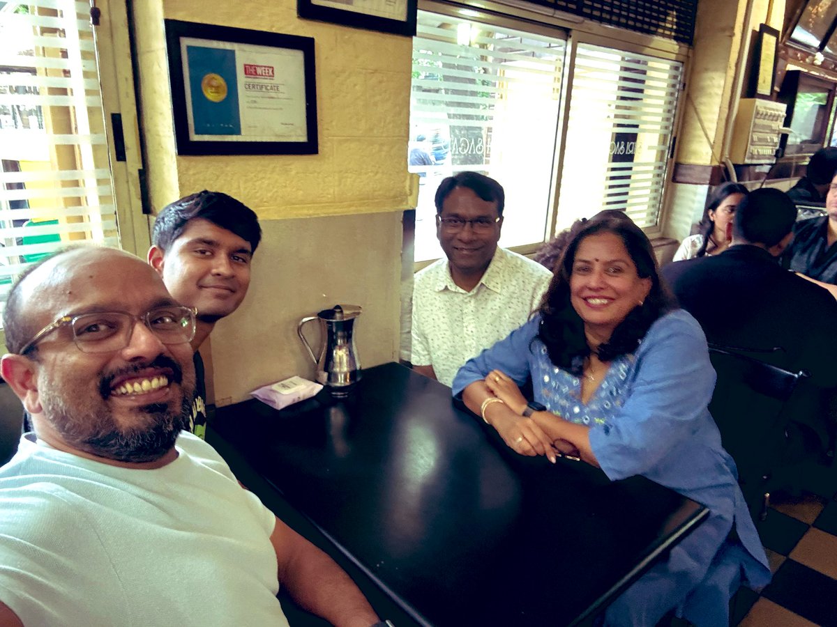 cloud_surfer72's tweet image. It was not on the planned itinerary for the day  but unplanned detours are the best 😋
 
benne dose, poori saagu, chow-chow bath and filter coffee ..

Thindi at CTR
(loved the saagu and the kesari bath)

#myfoodstories #happyfaces #OGurru