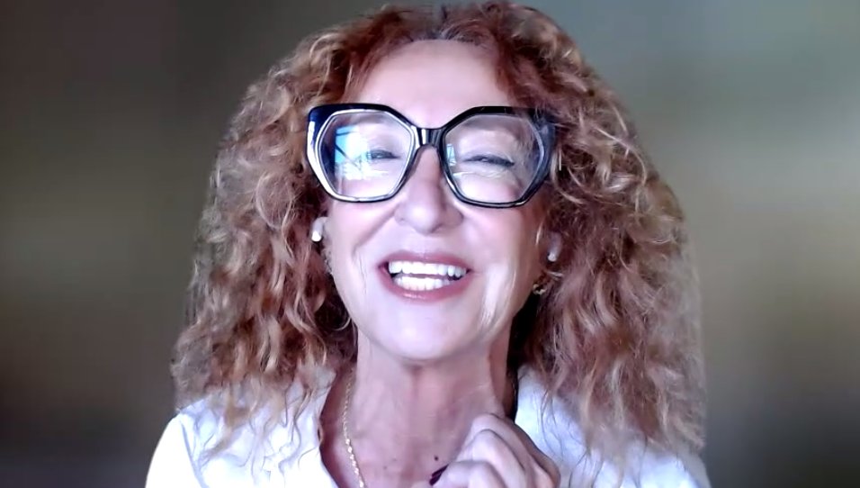 "El neurocoaching nos ayuda a tomar conciencia y decidir si queremos cambiar las cosas. Trabaja en cómo realmente aprende el cerebro, cómo decide, se transforma y para ello implica una comprensión de cómo funciona la neuroplasticidad, regulación de nuestras emociones" <a href="/Silescri/">Silvia Escribano</a>