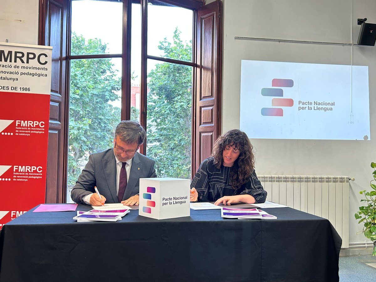 FMRPedagògica (@fmrpc) on Twitter photo Ahir a #Mataró, la <a href="/FMRPc/">FMRPedagògica</a> vam signar el Pacte Nacional per la Llengua, reafirmant el compromís del món educatiu amb el català com a eina de cohesió i convivència.
Un pas endavant per garantir-ne el futur. 💪🏾
Amb <a href="/VilaFx/">F. Xavier Vila</a> de <a href="/llenguacat/">Plataforma per la Llengua 📢</a>
#PactePerLaLlengua #EducacióEnCatalà #mrps Ahir a #Mataró, la <a href="/FMRPc/">FMRPedagògica</a> vam signar el Pacte Nacional per la Llengua, reafirmant el compromís del món educatiu amb el català com a eina de cohesió i convivència.
Un pas endavant per garantir-ne el futur. 💪🏾
Amb <a href="/VilaFx/">F. Xavier Vila</a> de <a href="/llenguacat/">Plataforma per la Llengua 📢</a>
#PactePerLaLlengua #EducacióEnCatalà #mrps