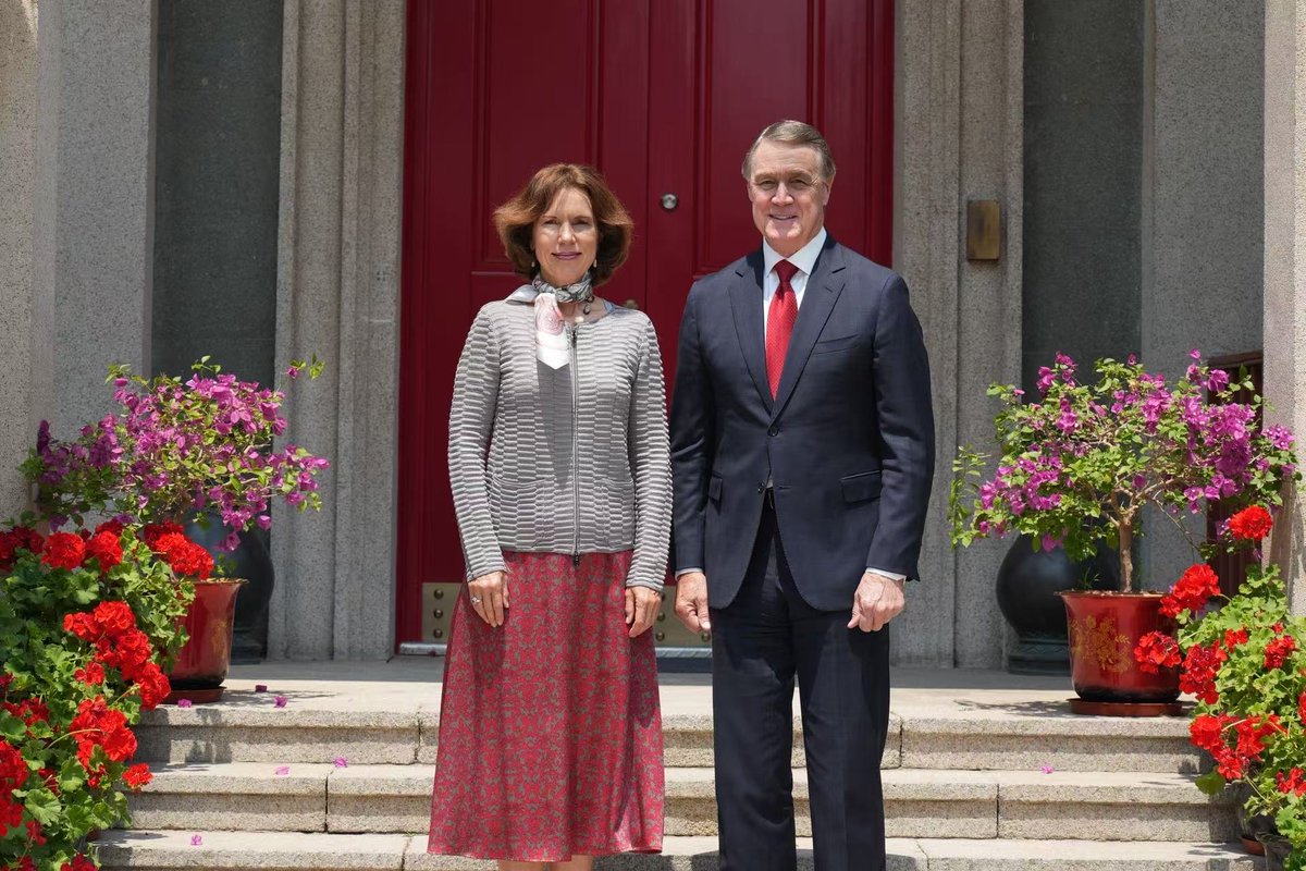 I was pleased to meet UK Ambassador Dame Caroline Wilson. The 🇺🇸-🇬🇧 special relationship is stronger than ever - from our recent bilateral trade deal to our cooperation on China issues, and our global security efforts like AUKUS. I look forward to building on this important