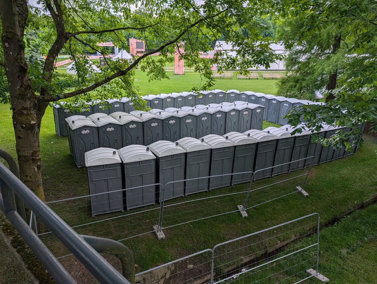 v vrsti kot hiše v Trsti