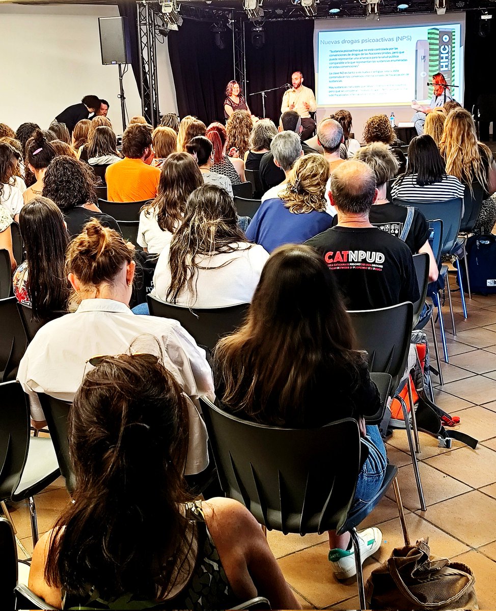 droguesXP (@droguesxp) on Twitter photo Comencem la taula principal repassant les NPS (Noves substàncies psicoactives) amb <a href="/AntonGomezES/">Anton Gomez-Escolar, MSc, MPH, MIR</a> de <a href="/drogopedia_es/">Drogopedia</a> ,<a href="/MireiaVenturaV/">Mireia Ventura EC</a> de <a href="/EC_es/">Energy Control</a> amb la moderació de la periodista <a href="/martasaiz/">Marta Saiz</a> de <a href="/lasdrogasinfo/">LasDrogas.Info</a> Comencem la taula principal repassant les NPS (Noves substàncies psicoactives) amb <a href="/AntonGomezES/">Anton Gomez-Escolar, MSc, MPH, MIR</a> de <a href="/drogopedia_es/">Drogopedia</a> ,<a href="/MireiaVenturaV/">Mireia Ventura EC</a> de <a href="/EC_es/">Energy Control</a> amb la moderació de la periodista <a href="/martasaiz/">Marta Saiz</a> de <a href="/lasdrogasinfo/">LasDrogas.Info</a>