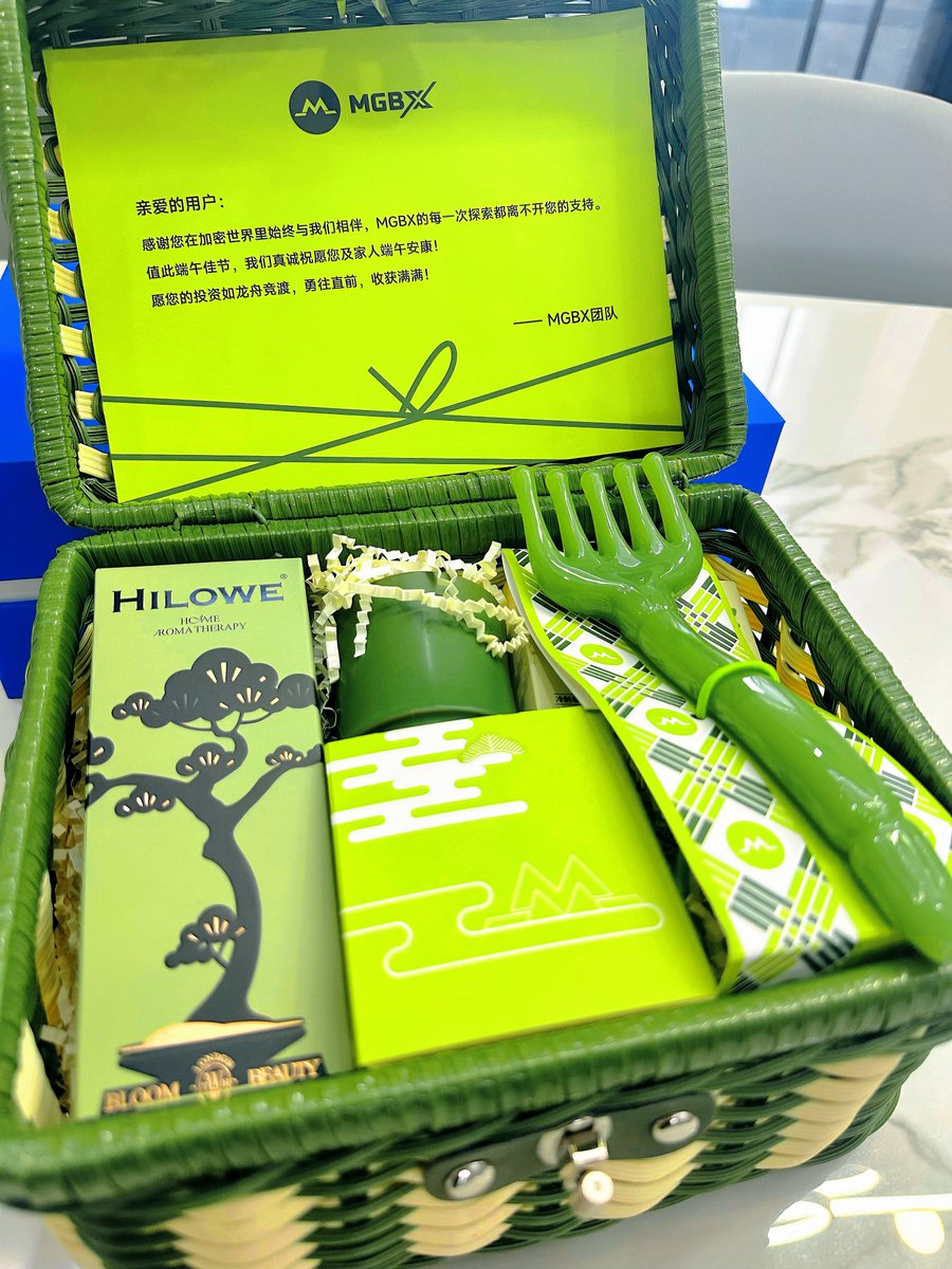 收到MGBX 的端午礼盒啦～❤️
参与 <a href="/MGBX_ZH/">MGBX 中文</a> 端午节福利活动 大家也有机会领取精美周边～冲冲冲
我这边抽 2️⃣份周边 送给大家 ～72小时开奖