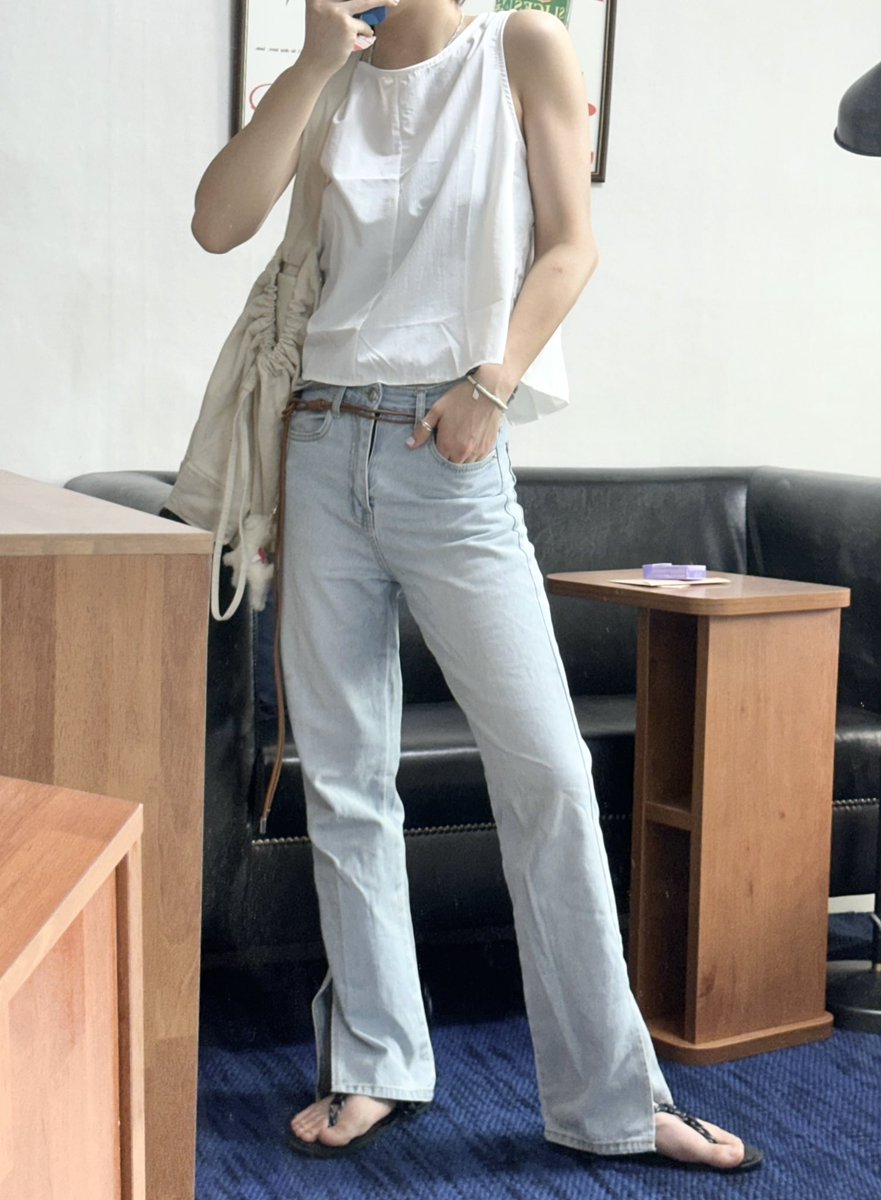 [#rt이벤트] #광고
알티 추첨 3분께 녹눅픽 샌들을 드립니다🫳🏻

꾸안꾸st 로프 샌들
디자인이 독특해 슥 신어도 포인트가 돼요

~장점~

1. 로프부분 사이즈 조절 O
ㄴ 발등높이 발볼에 맞춰주기

2. 미끄럼 방지 굿
ㄴ 비올때 전투력 상승

+ 전용 파우치가 있어서 휴가 갈때 들고 가기도 좋아 보여유