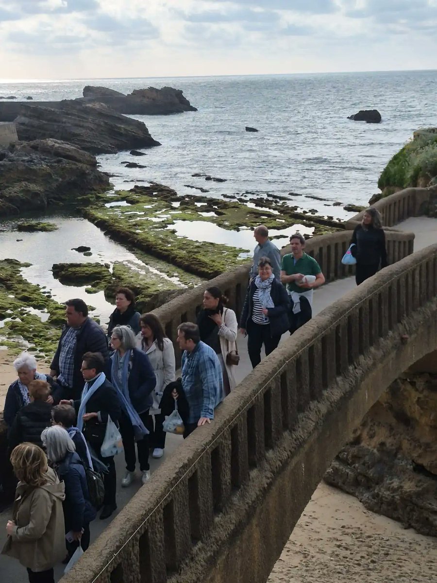 Un año más nos reunimos en #Aiete (Donosti) personal y #Hermanas de Residencias Vicencianas de la provincia España Norte. Formación, carisma y valores compartidos, de la mano de Óscar Muñoz. 

Convivencia, reflexión… ¡y hasta visita a Berceaux y Biarritz! 🕊️💙