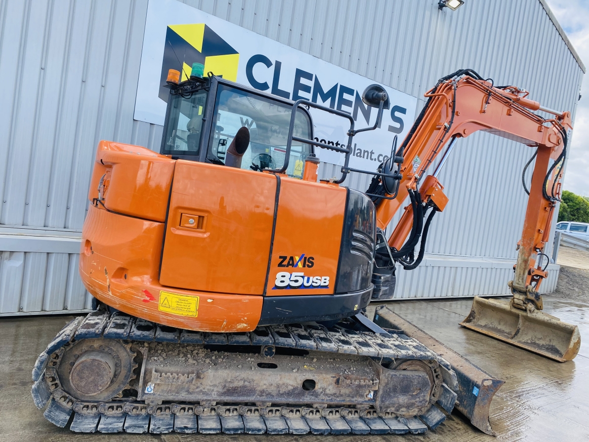 ClementsPlant's tweet image. A very high quality 8.6 Tonne midi-excavator is now in stock!

Email – info@clementsplant.com
Whatsapp - +44(0)7446 360003
Office - +44(0)1652 648787

#Hitachi #Zaxis #ZX85USB #midiexcavator #Excavator #Digger #Machinery #Construction #Sales #Buying #Quality #Clementsplant