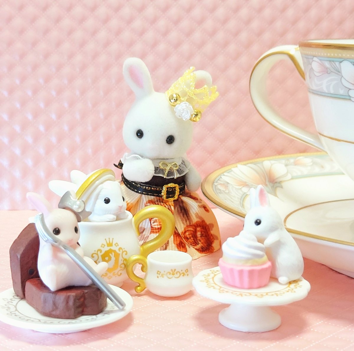 うさぎ洋菓子本舗のガチャが、とんでもなく可愛かった…!サイズ感シルバニアにぴったりです!
#シルバニアファミリー
#ハンドメイド
