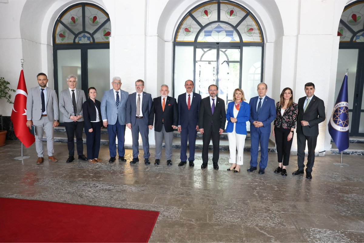 İstanbul Sanayi Odası Yönetim Kurulu Üyeleri Dr. Faruk Sarı ve Sultan Tepe ile beraberindeki heyeti üniversitemizde ağırlamaktan büyük bir memnuniyet duydum.

Görüşmemizde üniversite-sanayi iş birliklerinin güçlendirilmesi, üretim odaklı ortak Ar-Ge projelerinin desteklenmesi ve