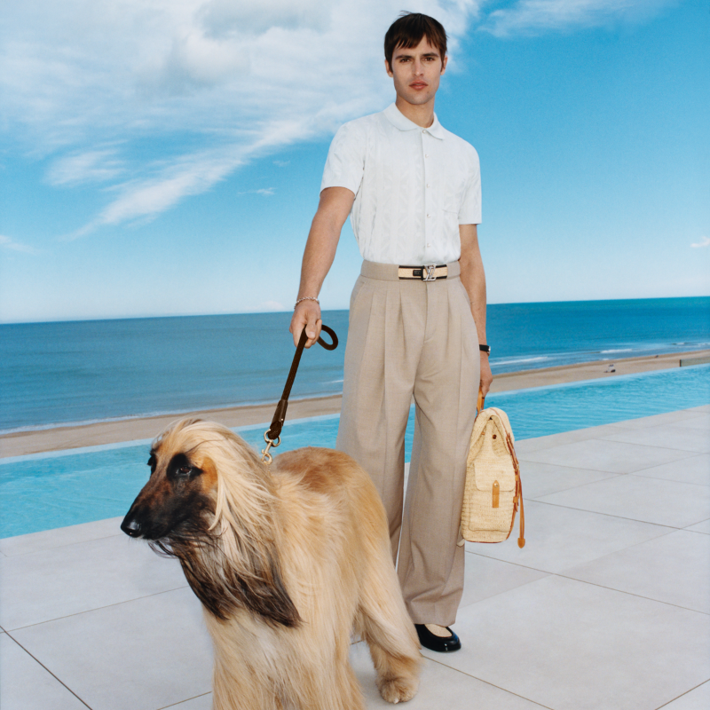 LouisVuitton_JP's tweet photo. 2025プレフォール メンズ･コレクション
エフォートレスなエレガンスをまとった@pharrellによるコレクション。テーラードアイテムにカジュアル感をプラスした、理想的なバカンスを表現するワードローブを提案。

#LVMenPreFall25 #PharrellWilliams #LouisVuitton