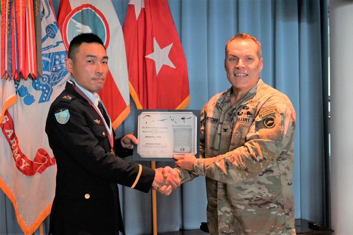 GsLw2mnaUAE61h1.jpg
