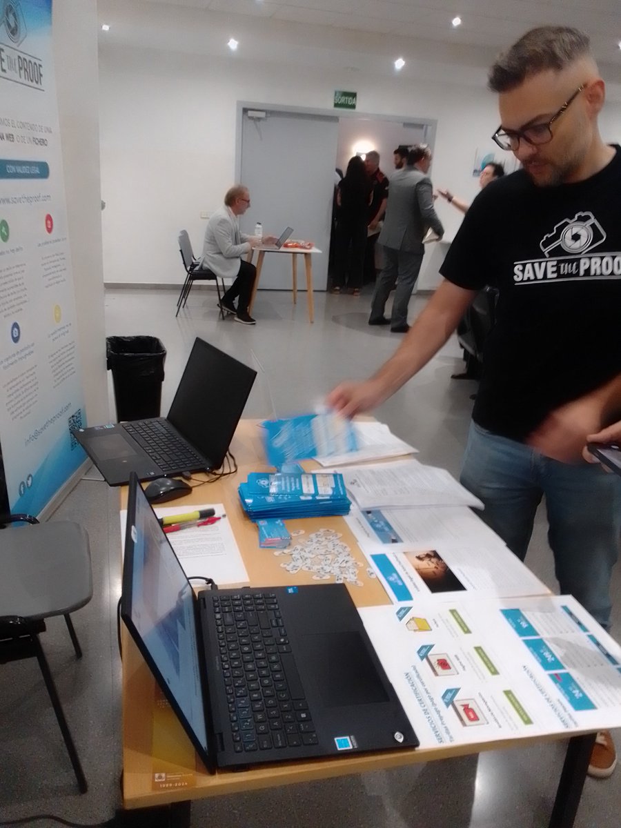 📸 🔛 ¡Arranca #Detcon2025! Estamos ya en el stand de SaveTheProof.com como patrocinadores del congreso organizado por el <a href="/codpcat/">Colegio Detectives</a> 
Pásate y ven a visitarnos ¡Te esperamos! 😉