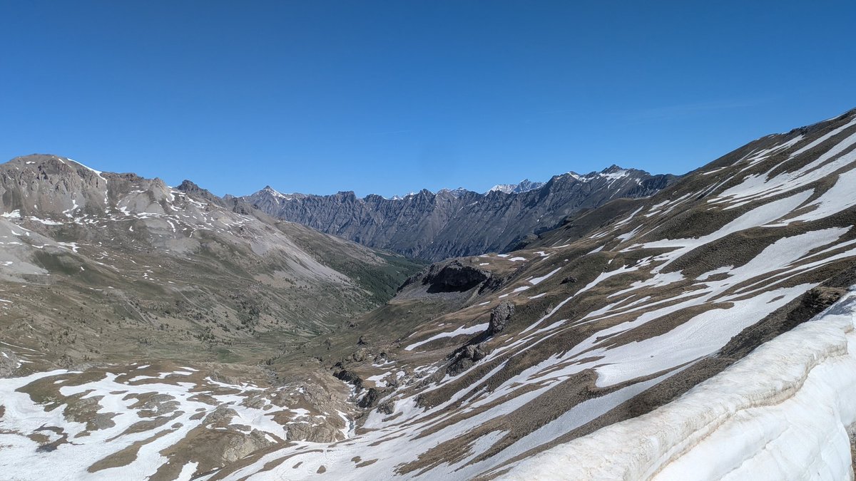 Et dire que des gens préfèrent les plaines aux montagnes... Incompréhensible 👀