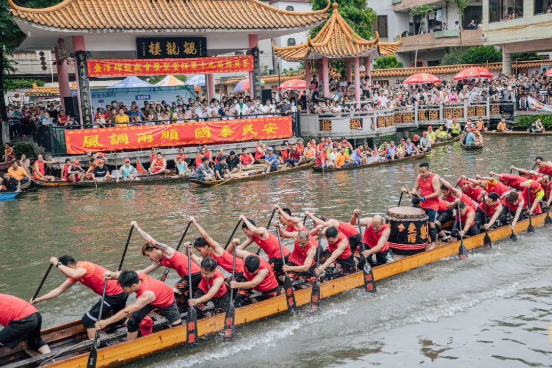 DiscoverFoshan's tweet photo. 📣🥳#LIVE alert: Calling all fans! Tune in for live streaming of the Diejiao dragon boat drifting races on May 31 and June 1 at around 2 pm (Beijing time).📽️
Don't miss out on the action!🙌 #FoshanEvents #DragonBoatFestival https://t.co/PTdvr5XN55